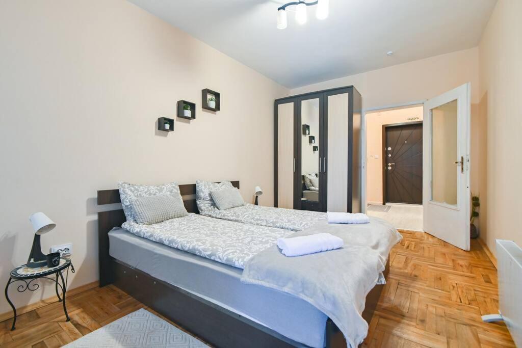 Antim 1 Apartment
